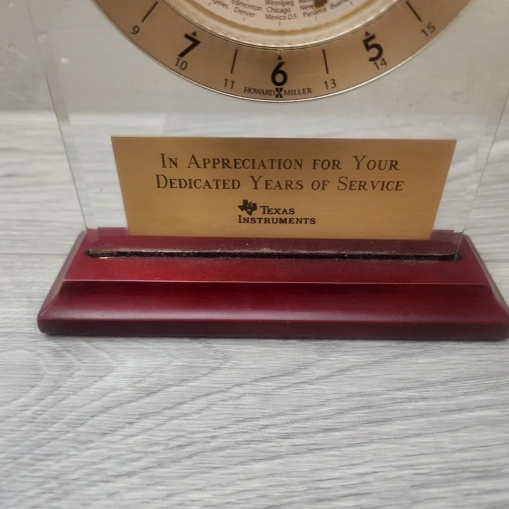 Howard Miller World Time Desk Clock Gold Map Texas Instruments‎ Award Mahogany